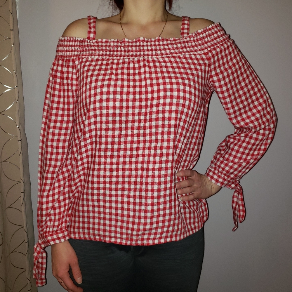 Lilly Morgan off shoulder blouse size M
